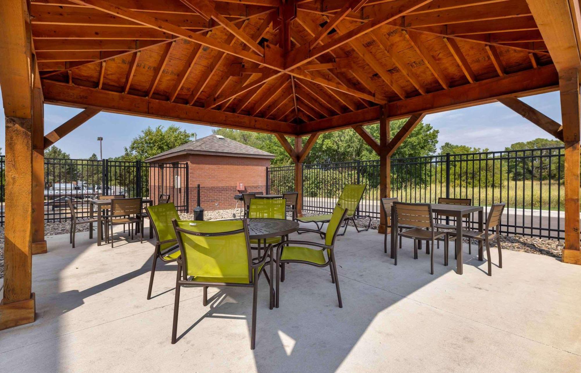 Extended Stay America Suites - Wichita - East Buitenkant foto